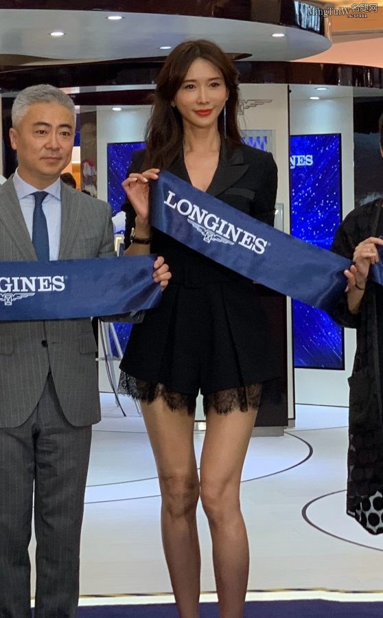 林志玲姐姐西装连体短裤美腿效果爆炸(13/18)
