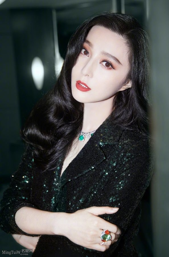 女明星范冰冰浓妆妖艳美脸(4/6)