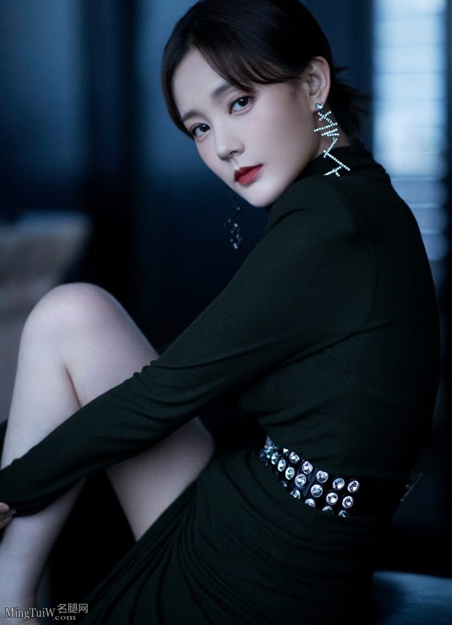 极品美女李一桐开叉裙露出完美的玉腿(8/10)