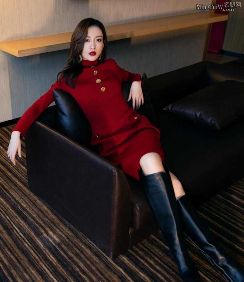 女神王鸥的大红唇加上美颜风情万种(2/7)