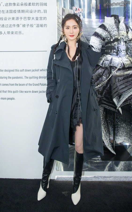 美女明星杨幂美腿长靴 低胸蕾丝边短裙有点小性感(12/13)
