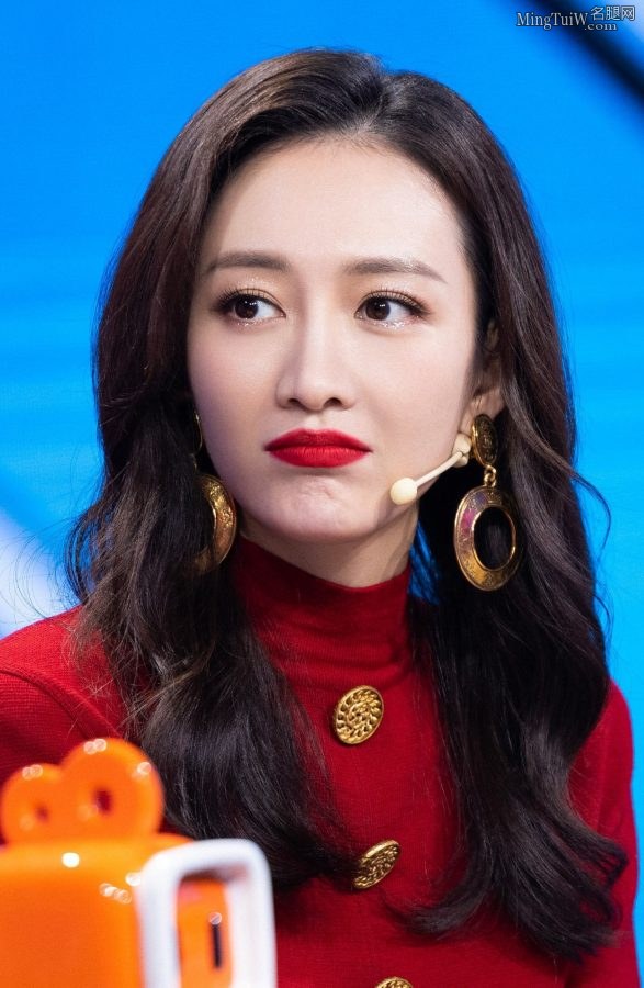 女神王鸥的大红唇加上美颜风情万种(6/7)