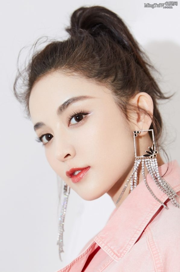 古灵精怪的古力娜扎长腿玉足甜美出镜(6/6)