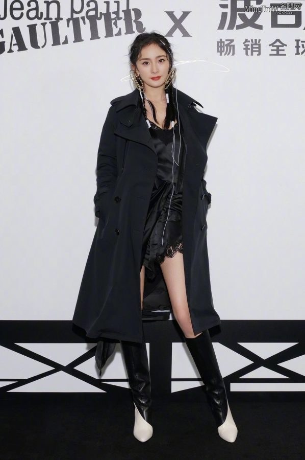 美女明星杨幂美腿长靴 低胸蕾丝边短裙有点小性感(9/13)