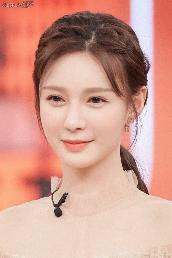 沈梦辰主持综艺节目就爱秀自己的大腿(3/3)