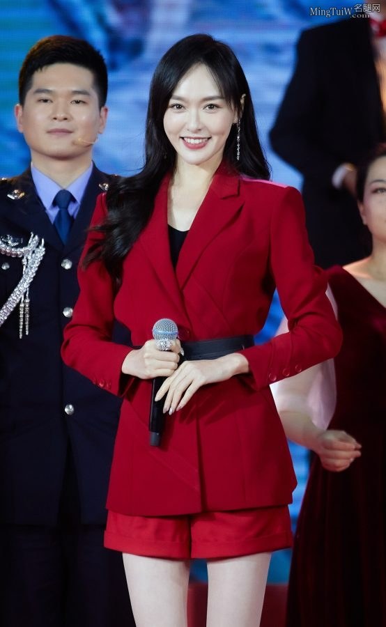 身高1米72的女星唐嫣这双美腿都快成精了(5/5)