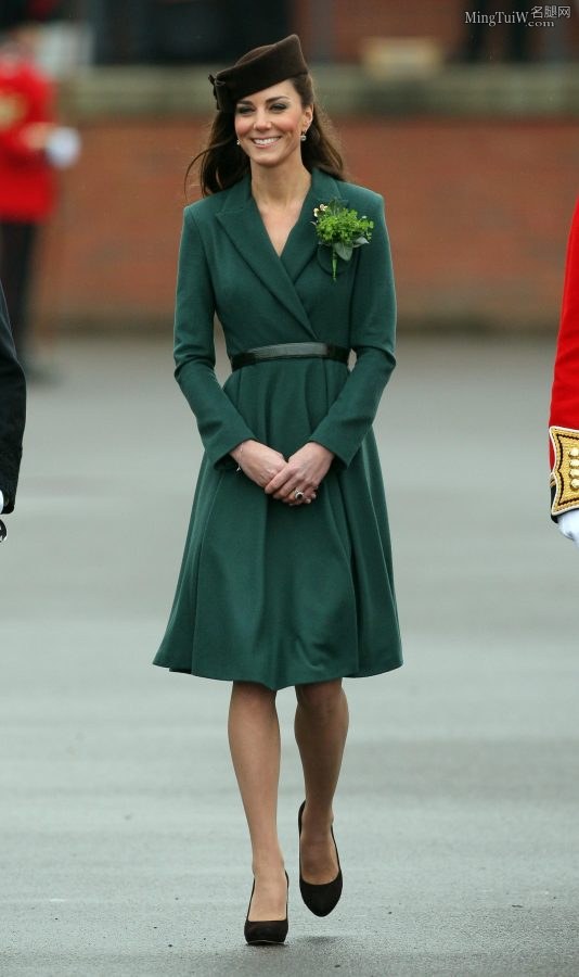 Kate Middleton参加典礼活动展示质感丝腿（第5张/共5张）