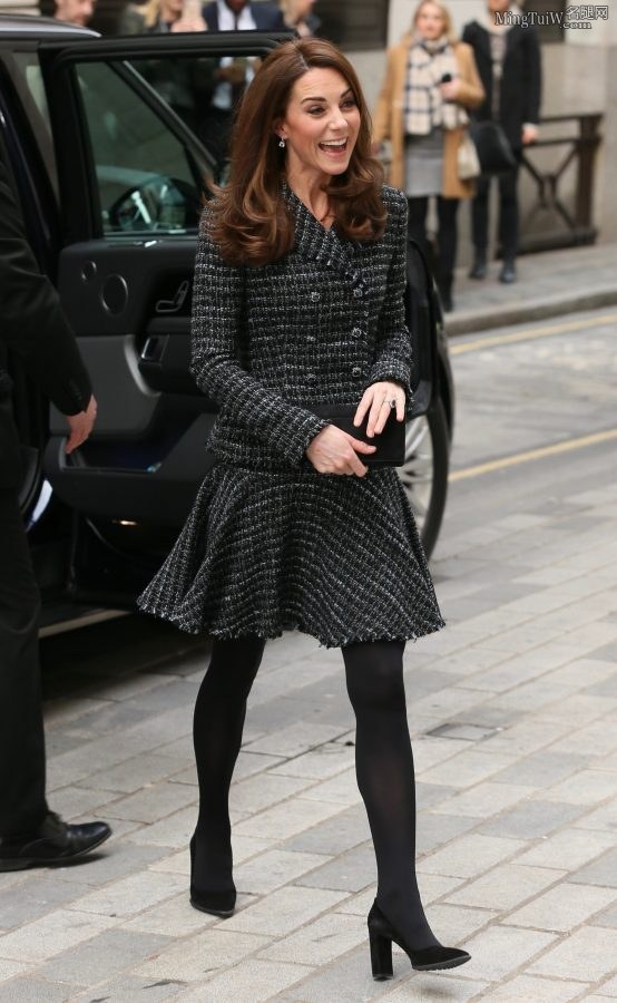 英国王妃凯特腿穿黑丝裤袜下车连拍（第6张/共13张）