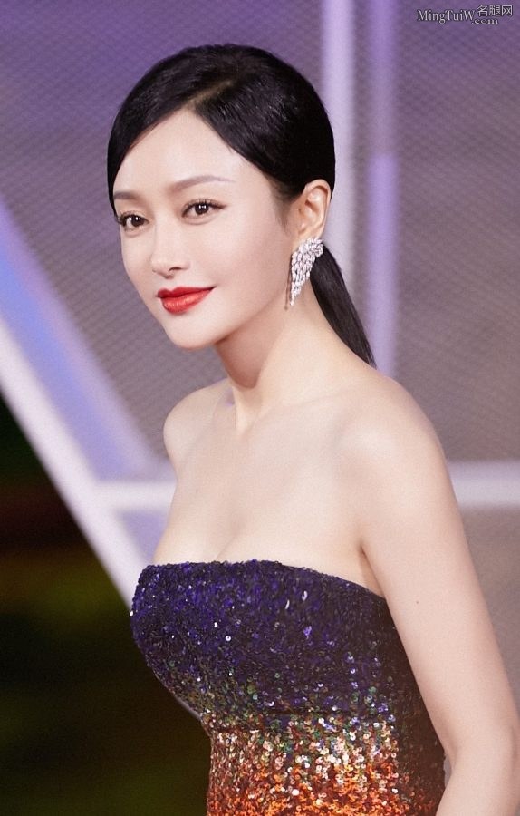 40多岁女人秦岚成熟魅力上围丰满(8/8)