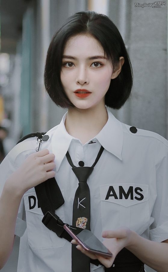 小姐姐许佳琪外出秀小细腿 真的是又甜又欲(7/8)