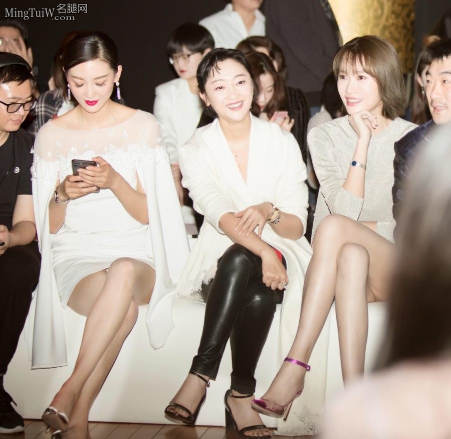 李斯羽和好朋友李晔、张瑶坐在同排都是好腿（第3张/共4张）