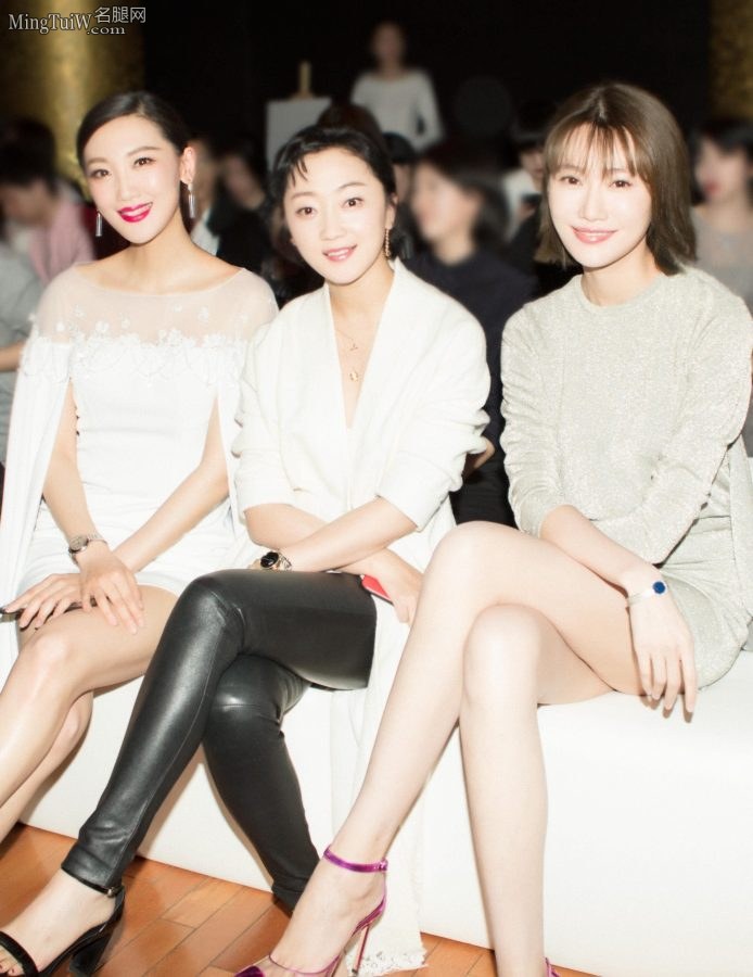 李斯羽和好朋友李晔、张瑶坐在同排都是好腿(2/4)