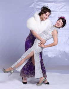 黄小蕾和阿雅两套旗袍高跟身材美好
