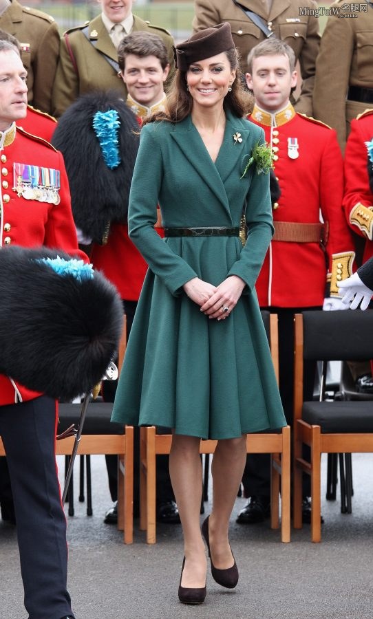 Kate Middleton参加典礼活动展示质感丝腿（第1张/共5张）