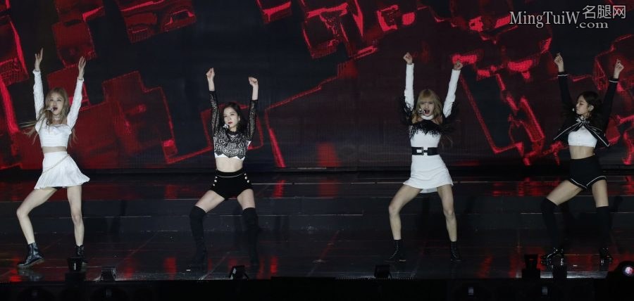 韩国女团BLACKPINK演唱会秀大腿（第2张/共2张）