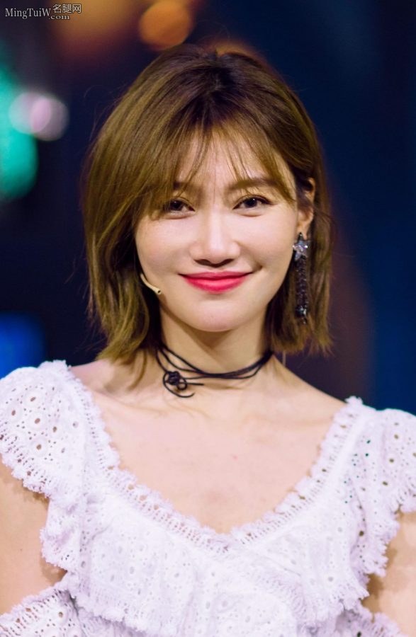 长身美女主持李斯羽的美腿镜头都快装不下了(5/5)