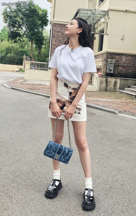 美腿少女宋祖儿青春靓丽惹人爱(2/3)