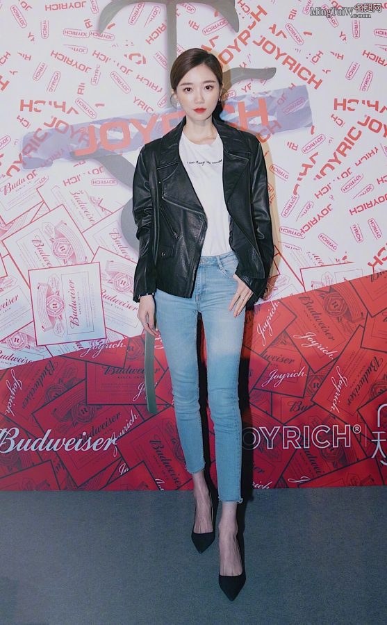 Yu Shasha's tight jeans legs are too thin(1/3)