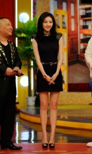 景甜和张韶涵上《今夜有戏》腿图 那是女星穿着虽土但很有感觉