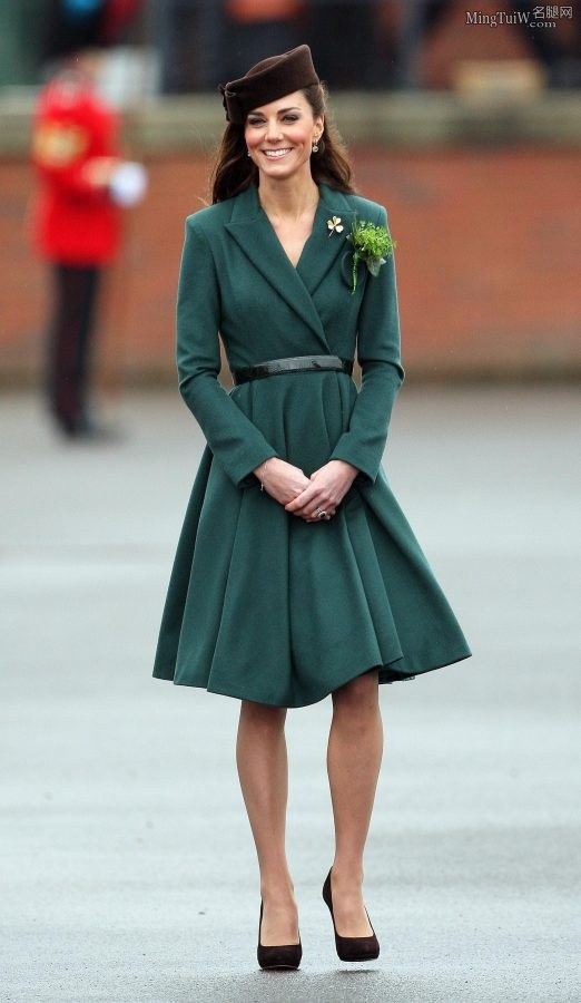 Kate Middleton参加典礼活动展示质感丝腿（第3张/共5张）