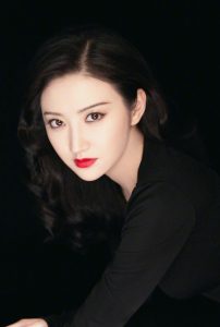 景甜红唇美颜努力挤沟让你欣赏