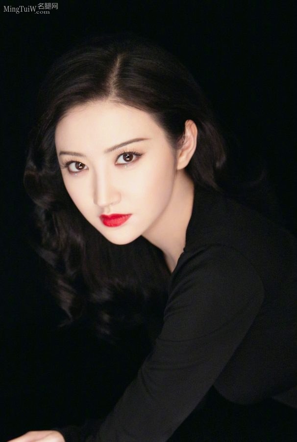 景甜红唇美颜努力挤沟让你欣赏(8/9)