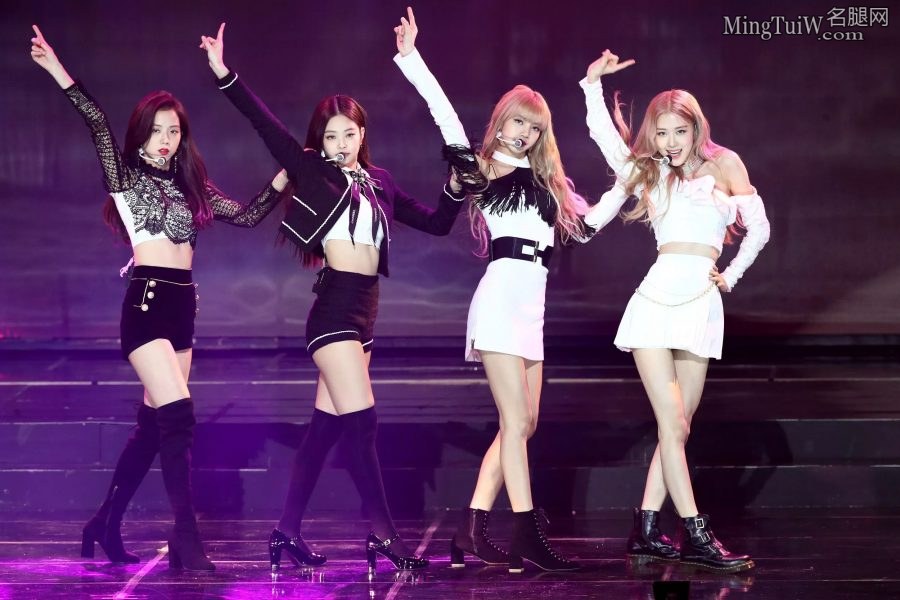韩国女团BLACKPINK演唱会秀大腿(1/2)
