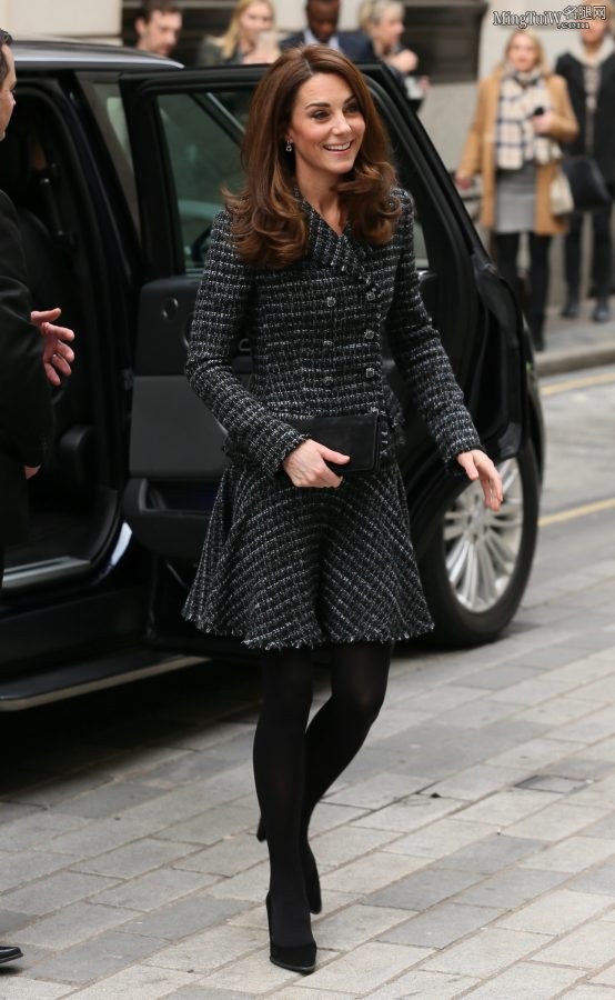 英国王妃凯特腿穿黑丝裤袜下车连拍（第5张/共13张）