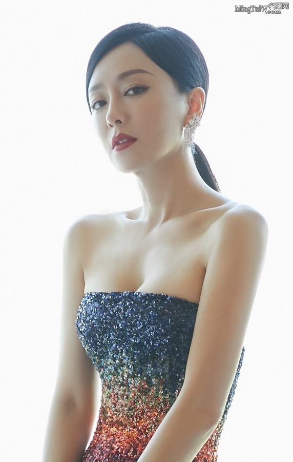 40多岁女人秦岚成熟魅力上围丰满(4/8)