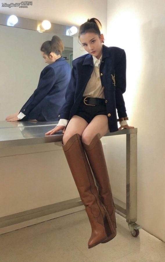元气满满宋祖儿长靴美腿角度不错(2/3)