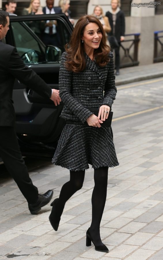 英国王妃凯特腿穿黑丝裤袜下车连拍（第8张/共13张）