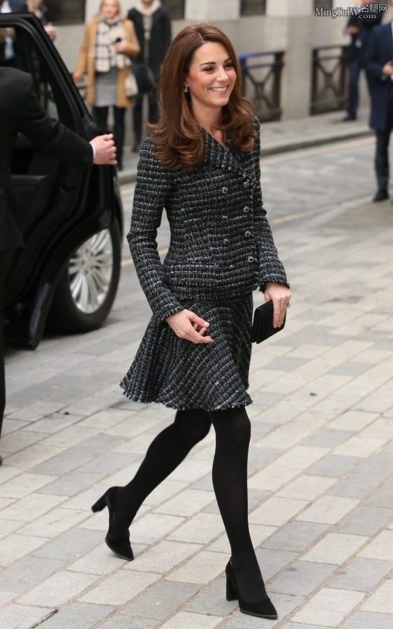 英国王妃凯特腿穿黑丝裤袜下车连拍（第9张/共13张）