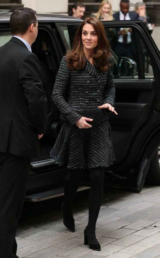 英国王妃凯特腿穿黑丝裤袜下车连拍（第1张/共13张）