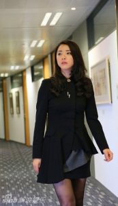 《金牌律师》剧照黄小蕾变身成为黑丝女律师