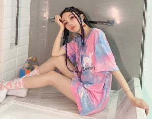 嫂子李小璐的纤细美腿小辫辫不错