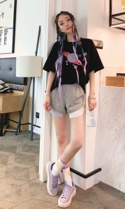 嫂子李小璐的纤细美腿小辫辫不错