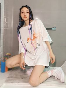 嫂子李小璐的纤细美腿小辫辫不错