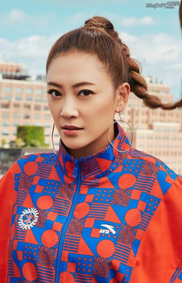 高挑女明星应采儿健康匀称的腿部(3/3)