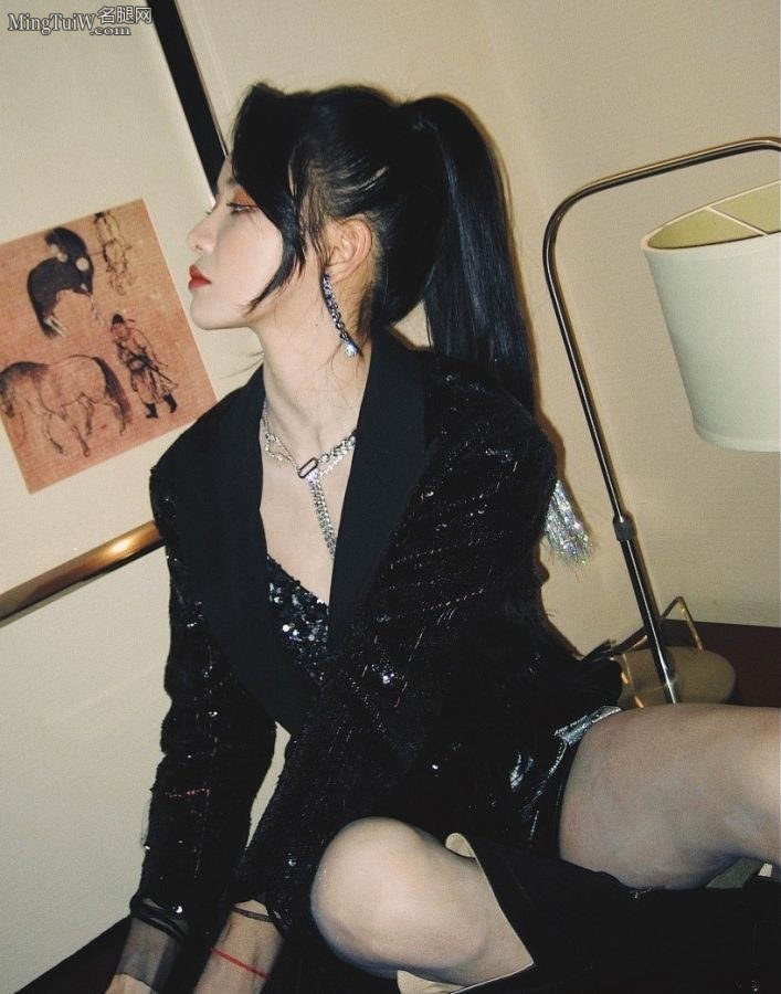高马尾御姐蔡卓宜的丝袜大腿有感觉了(4/12)