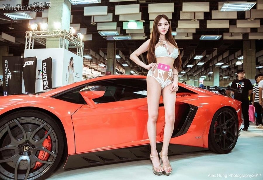 翁子涵豪车+美腿不要做选择全都要(26/32)