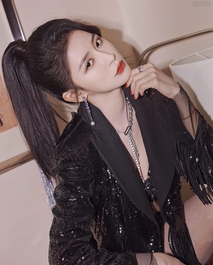 高马尾御姐蔡卓宜的丝袜大腿有感觉了(9/12)