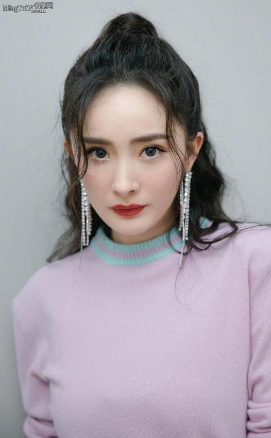 女神杨幂身穿超短裙总是以腿服人(6/14)