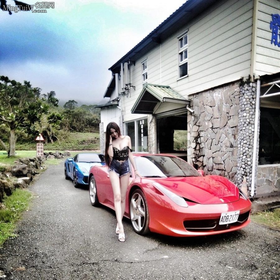 翁子涵豪车+美腿不要做选择全都要(12/32)