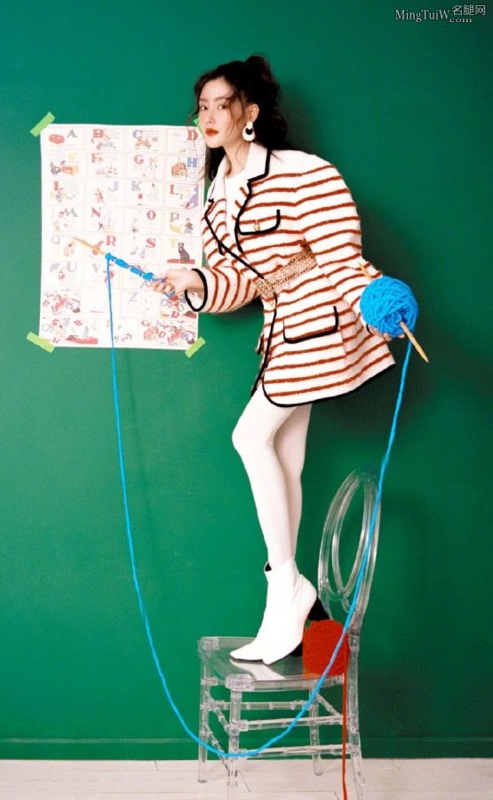 张天爱美腿白棉袜+绿棉袜写真(2/3)
