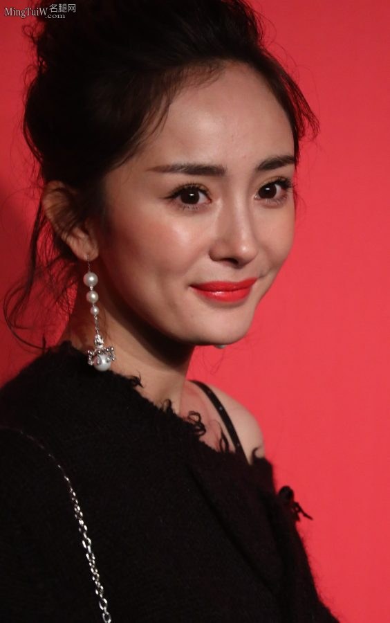 杨幂Vogue红毯细高跟美脚背无修(5/6)