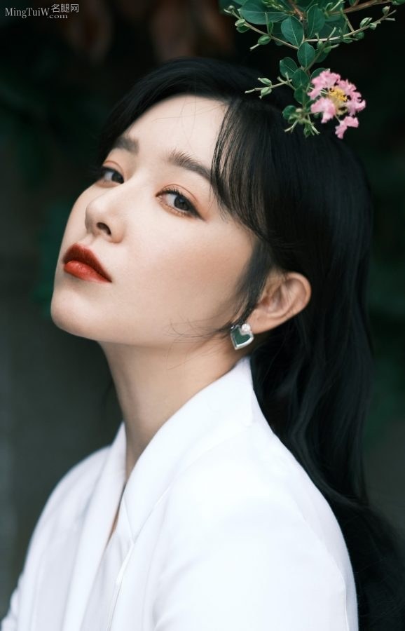 黑龙江美女明星阚清子大长腿霸屏(7/8)