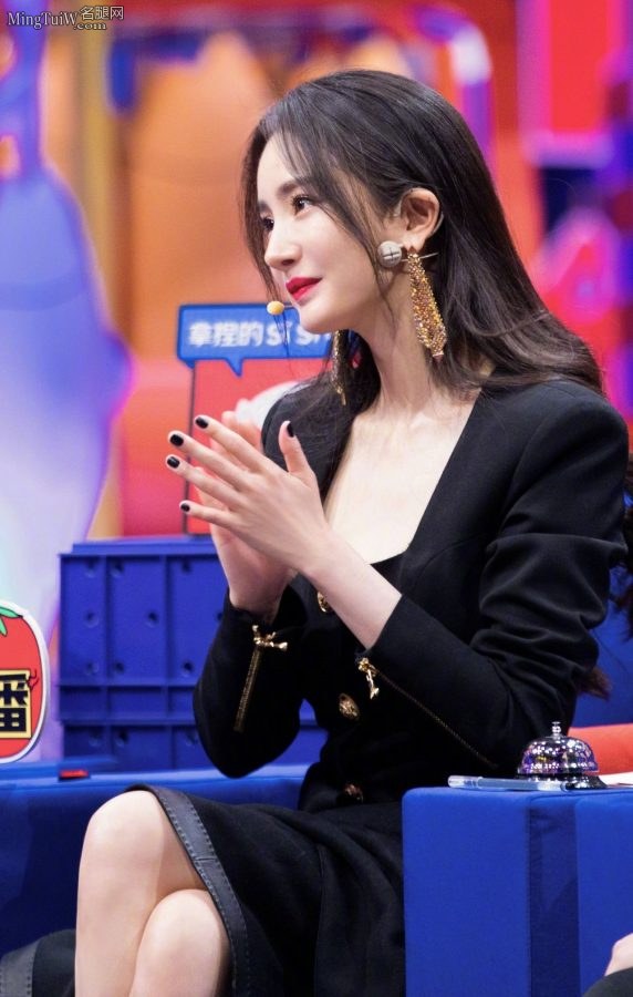 杨幂姐上《奇葩说》穿短靴夹腿坐姿太好看了吧(4/10)