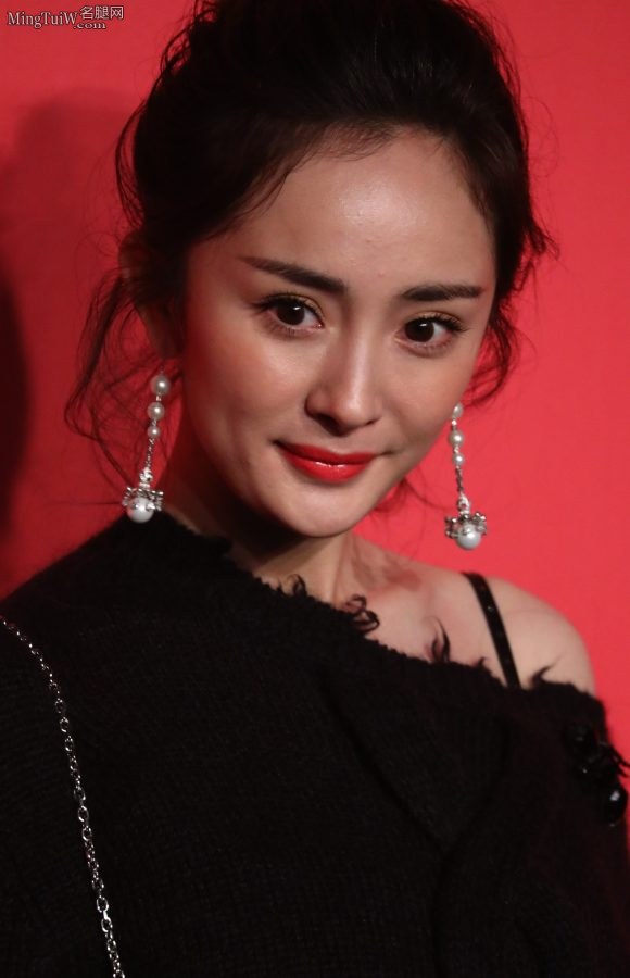 杨幂Vogue红毯细高跟美脚背无修(6/6)