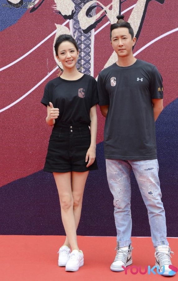 佟丽娅宣传活动长腿笔直(1/5)