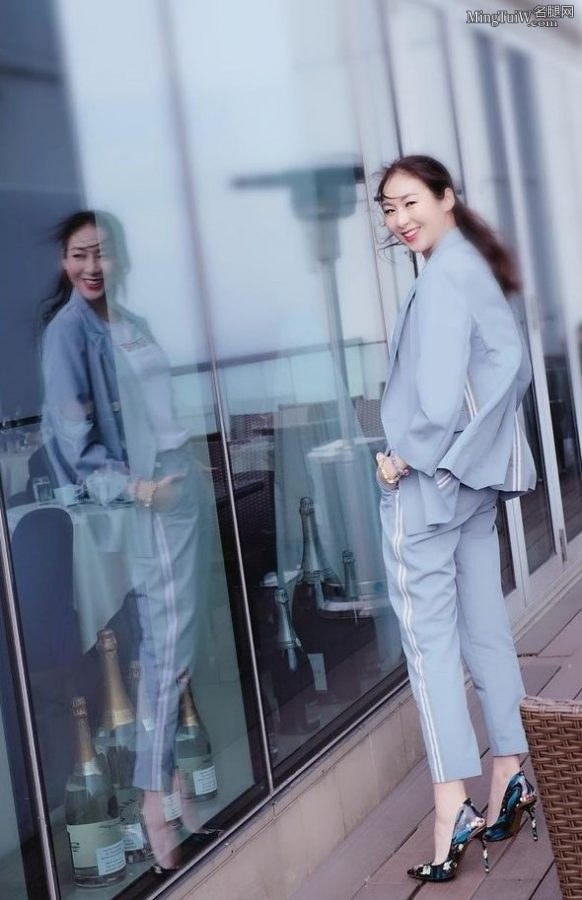 庄思敏长裤细高跟美脚背合集(5/7)